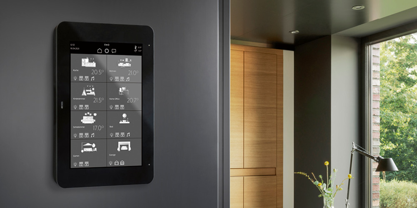 JUNG Smart Panel 8 bei Elektro Fischer GmbH & Co. KG in Bad Kissingen