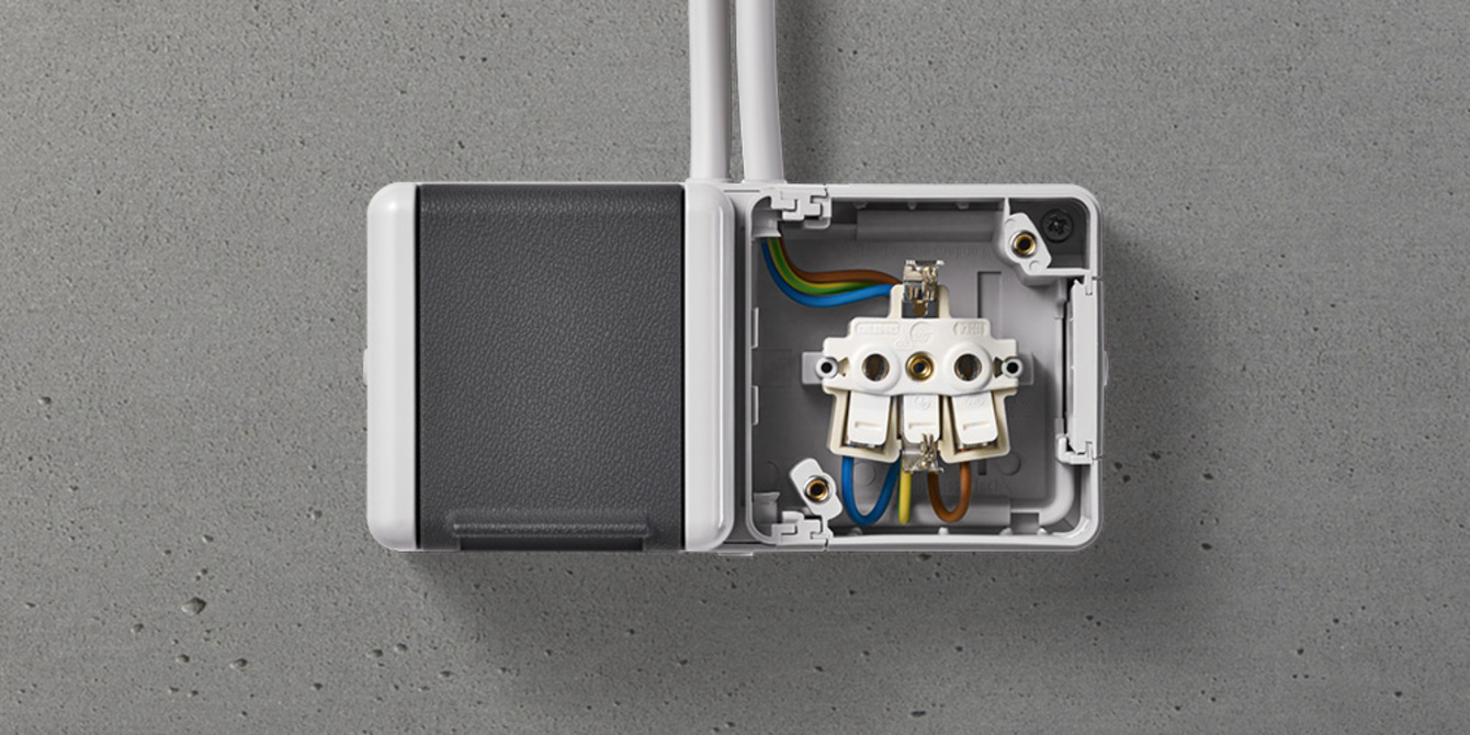 Doppelsteckdose mit Trennsteg bei Elektro Fischer GmbH & Co. KG in Bad Kissingen